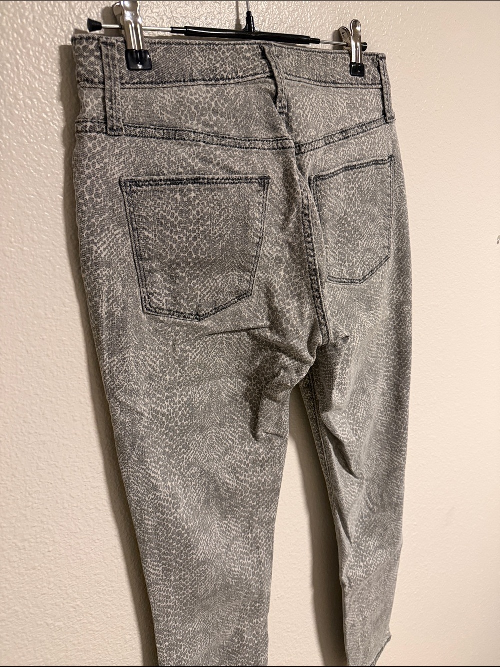 Universal Thread Gray Patterned Skinny Jeans - Picture 4 of 6